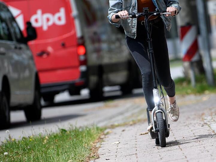 Fehlen nur vernüftige Verkehrswege: Probefahrt mit einem "Metz Moover".