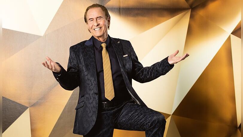 Michael Holm ist auch im Alter noch aktiv und absolviert zahlreiche Auftritte. Zum runden Geburtstag veröffentlicht er ein Best-of-Album. Michael Holm ist auch im Alter noch aktiv und absolviert zahlreiche Auftritte. Zum runden Geburtstag veröffentlicht er ein Best-of-Album.