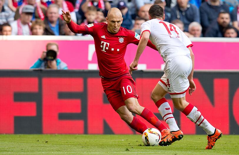 Arjen Robben: Schon beim Aufwärmen hungrig, sprintete quer über den Platz Richtung Kabine. Beim 1:0 (35.), seinem 75. Bundesliga-Treffer, ganz cool, schob den Ball ins linke Eck. Wurde deutlich stärker, als er von der zentralen Position auf die Außenbahn wechselte. Mit Applaus verabschiedet. Note: 2.