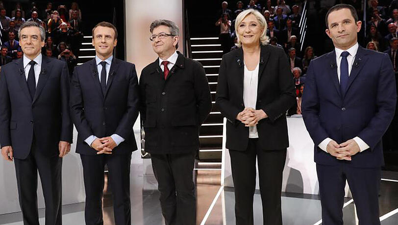 Der konservative Anwärter Fillon (l-r), der unabhängige Bewerber Macron, der Linkspolitiker Mélenchon, französische Rechtspopulistin Le Pen und der Sozialist Hamon im Sender TF1. Der konservative Anwärter Fillon (l-r), der unabhängige Bewerber Macron, der Linkspolitiker Mélenchon, französische Rechtspopulistin Le Pen und der Sozialist Hamon im Sender TF1.