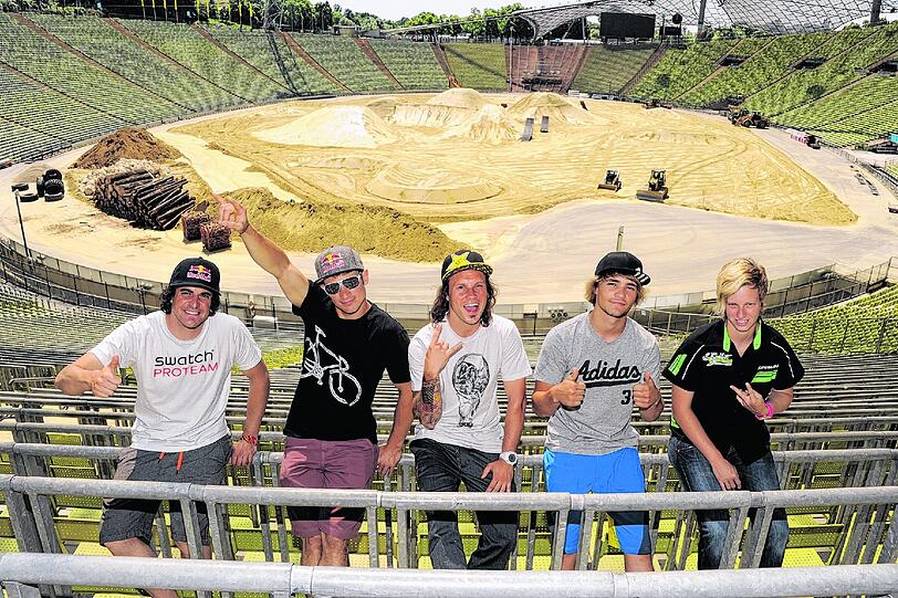 Ready to go: die X-Games-Teilnehmer (v.l.) Mat Rebeaud (Freestyle Motocross), Darren Barrecloth (Mountainbike), Libor Podmol (Step up), Peter Henke (Mountainbike) und Steffi Laier (Freestyle Motocross).