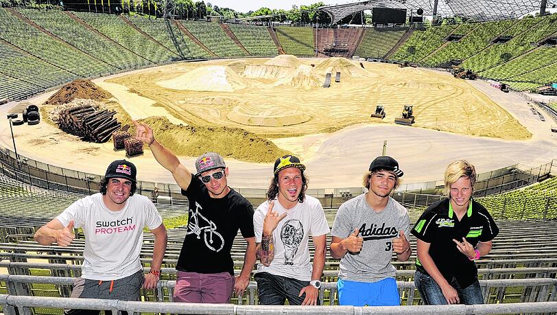 Ready to go: die X-Games-Teilnehmer (v.l.) Mat Rebeaud (Freestyle Motocross), Darren Barrecloth (Mountainbike), Libor Podmol (Step up), Peter Henke (Mountainbike) und Steffi Laier (Freestyle Motocross).