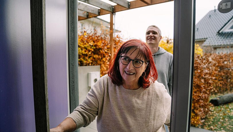Der erste Blick ins neue Ostsee-Haus: die Gewinnerin Sabine aus Bayern. Sie will weitestgehend anonym bleiben, war aber mit einem Foto einverstanden. Der erste Blick ins neue Ostsee-Haus: die Gewinnerin Sabine aus Bayern. Sie will weitestgehend anonym bleiben, war aber mit einem Foto einverstanden.