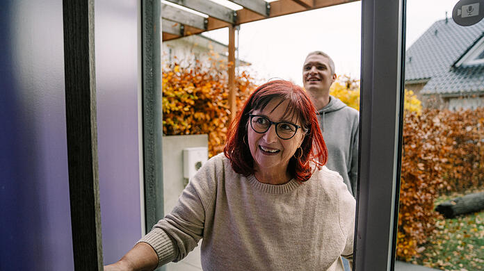 Der erste Blick ins neue Ostsee-Haus: die Gewinnerin Sabine aus Bayern. Sie will weitestgehend anonym bleiben, war aber mit einem Foto einverstanden.