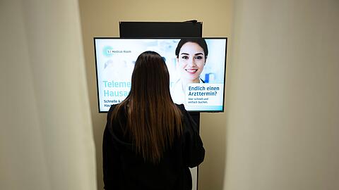Im "S Medical Room" kann der Arzt per Video vor allem bei leichteren Beschwerden einen Rat geben.