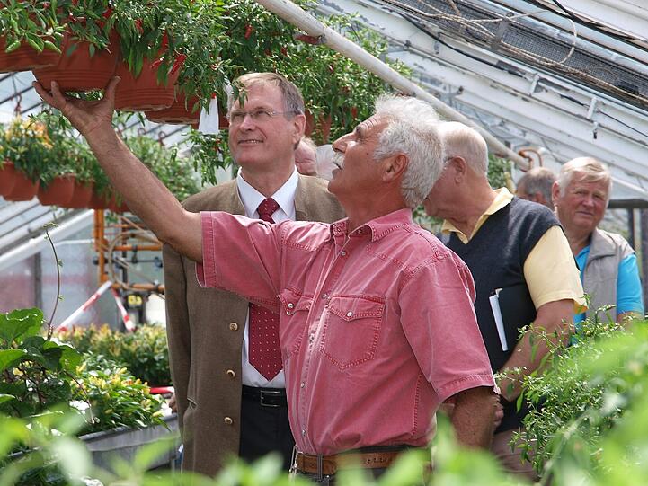 Johannes Singhammer (CSU) zu Besuch im Gartenbaubetrieb Gogeff in Feldmoching.