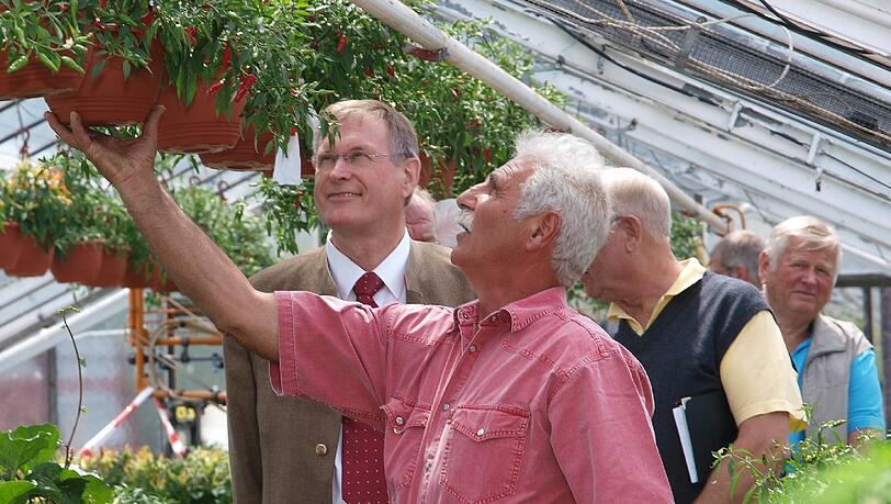 Johannes Singhammer (CSU) zu Besuch im Gartenbaubetrieb Gogeff in Feldmoching. Johannes Singhammer (CSU) zu Besuch im Gartenbaubetrieb Gogeff in Feldmoching.