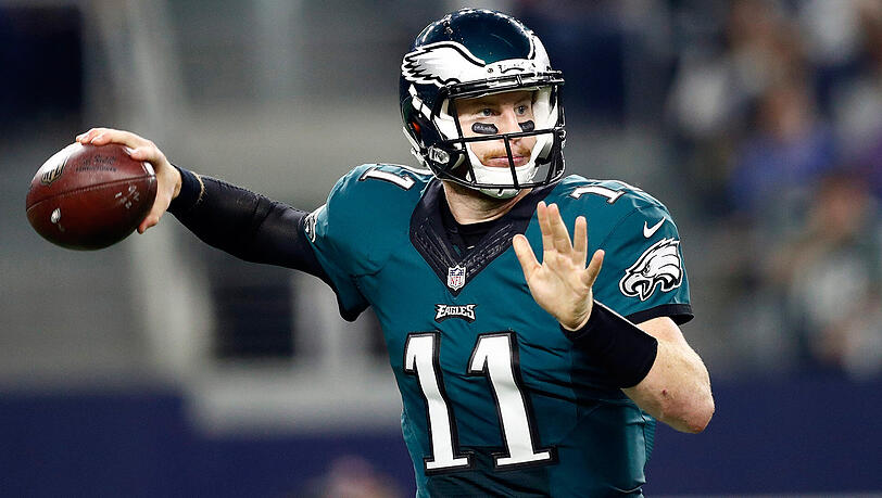 Fällt aktuell wegen eines Kreuzbandrisses aus: Eagles-Quarterback Carson Wentz. (Archivbild) Fällt aktuell wegen eines Kreuzbandrisses aus: Eagles-Quarterback Carson Wentz. (Archivbild)