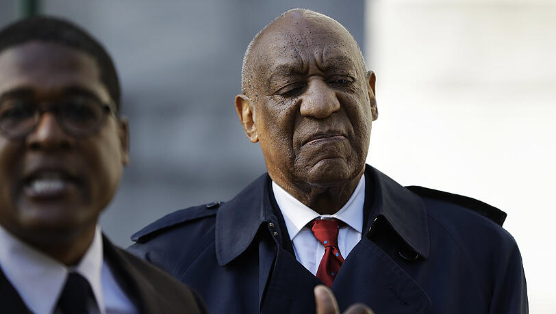 Schauspieler und Entertainer Bill Cosby kommt zur Jury-Beratung im Rahmen des zweiten Verfahrens wegen sexueller Nötigung gegen ihn im Montgomery County Bezirksgericht. Schauspieler und Entertainer Bill Cosby kommt zur Jury-Beratung im Rahmen des zweiten Verfahrens wegen sexueller Nötigung gegen ihn im Montgomery County Bezirksgericht.