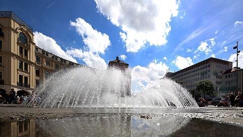 Der weltberühmte Brunnen vor dem Stachus-Rondell.