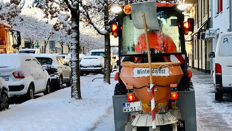 Der Winterdienst der Stadt München räumt innerhalb des Vollanschlussgebietes. (Archivbild) Der Winterdienst der Stadt München räumt innerhalb des Vollanschlussgebietes. (Archivbild)
