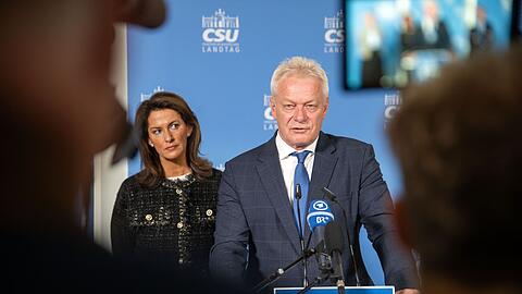 "Ich gehe davon aus, dass wir im Frühjahr kommenden Jahres mit dem Bundesjagdrecht auch durch den Bundesrat durch sein müssten", sagte Rainer.