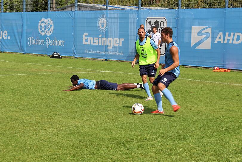 Schrecksekunde für Degenek beim Training am Freitag. Hier die Bilder vom Vormittagstraining.