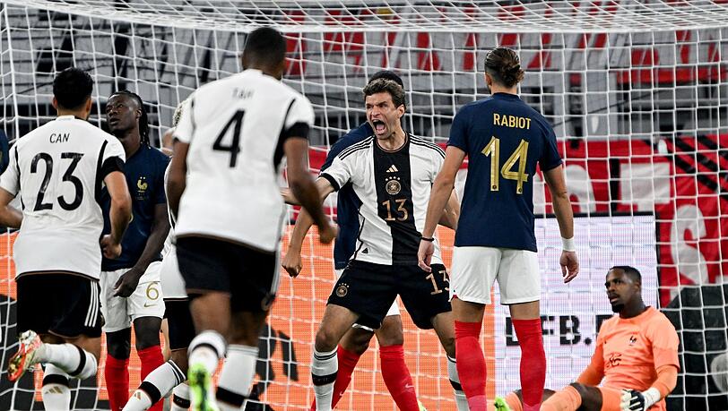 Thomas Müller (M) erzielte das Tor zum 1:0.