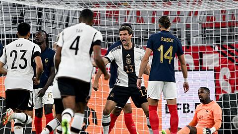 Thomas Müller (M) erzielte das Tor zum 1:0.