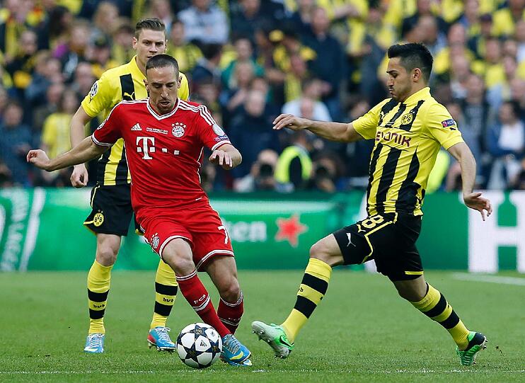 FRANCK RIBÉRY: Note 2. Monsieur 1000 Volt &ndash; leider zu oft im (roten) Tätlichkeitsbereich. Ellenbogenschlag gegen Lewandowski (25.)? Nicht mal Gelb! Das gab&rsquo;s für Grüße an Großkreutz (73.). Schlug die Flanke, die Mandzukic an die Latte köpfte &ndash; Bayerns Hallo-Wach. In der zweiten Halbzeit besser, aber nicht top drauf. Reichte, um das 1:0 einzuleiten und das 2:1 vorzubereiten.