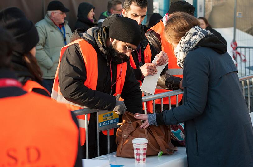 In diesem Jahr findet die Party auf der Straße des 17. Juni jedoch mit deutlich verschärften Sicherheitsmaßnahmen statt.