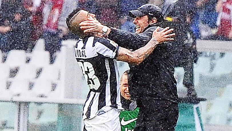 Arturo Vidal (l.) und Antonio Conte gewannen zusammen zwei Meistertitel mit Juventus Turin. Arturo Vidal (l.) und Antonio Conte gewannen zusammen zwei Meistertitel mit Juventus Turin.