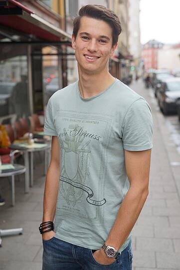 Stehend.