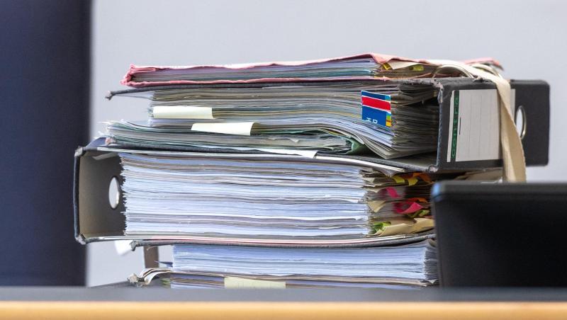 Akten liegen auf einem Tisch. Foto: Armin Weigel/dpa/Symbolbild Akten liegen auf einem Tisch. Foto: Armin Weigel/dpa/Symbolbild