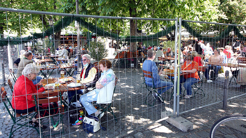 Der Viktualien-Zoo in der Altstadt ist jetzt ein abgesperrter Bereich auf dem Markt.