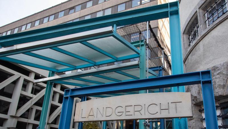 Im Prozess um vergiftete Pausenbrote muss sich ein 57-jähriger Deutscher vor dem Landgericht Bielefeld wegen versuchten Mordes verantworten. Im Prozess um vergiftete Pausenbrote muss sich ein 57-jähriger Deutscher vor dem Landgericht Bielefeld wegen versuchten Mordes verantworten.