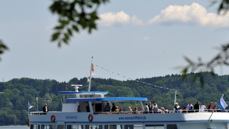 Das Fahrgastschiff "Bernried" fährt bei Bernried auf dem Starnberger See. Foto: Frank Leonhardt/Archiv Das Fahrgastschiff "Bernried" fährt bei Bernried auf dem Starnberger See. Foto: Frank Leonhardt/Archiv