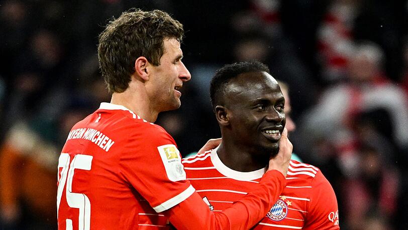Münchens Thomas Müller und Sadio Mané.
