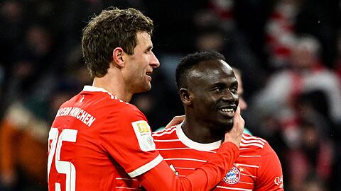 Münchens Thomas Müller und Sadio Mané.