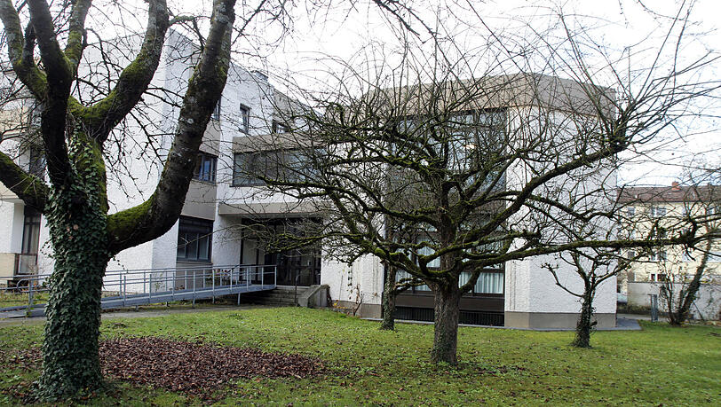 In dem Kloster in der Feldmochinger Straße lebten bis zu 30 Afrika- missionare. Im Garten wachsen Obstbäume. In dem Kloster in der Feldmochinger Straße lebten bis zu 30 Afrika- missionare. Im Garten wachsen Obstbäume.