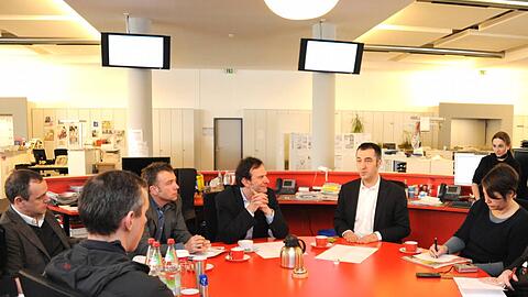 Grünen-Chef Cem Özdemir (zweiter von rechts) zu Gast in der AZ-Redaktion.