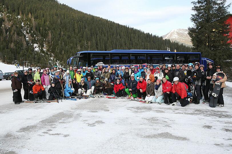 Zum Saison-Start schenkte die AZ 100 Lesern einen exklusiven Pistentag im Zillertal. Die Bilder von der Skigaudi in Hochfügen.