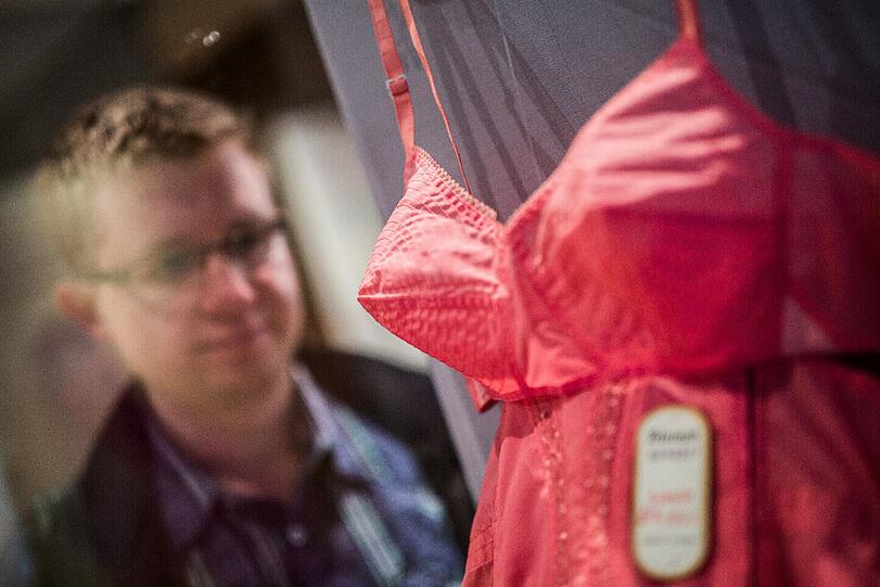 Ob Minimizer oder Wonderbra, aufreizend knapp oder sportlich bequem - die Kleidungsstücke in der Nürnberger Ausstellung erzählen alle ihre eigene Geschichte.
