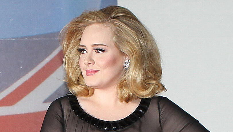 Sängerin Adele begeistert mit ihrer Gewichtsabnahme, muss sich aber auch Vorwürfe anhören. Sängerin Adele begeistert mit ihrer Gewichtsabnahme, muss sich aber auch Vorwürfe anhören.