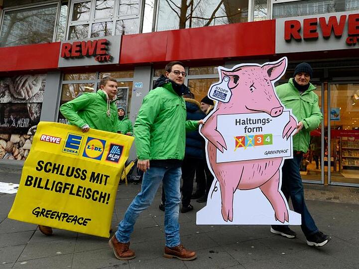 Greenpeace-Protest gegen Billigfleisch in Köln.
