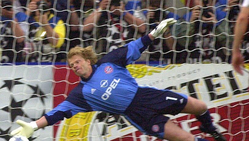Der Unüberwindbare: Torhüter Oliver Kahn wird im Elferschießen des CL-Finale 2001 gegen den FC Valencia zum Matchwinner.