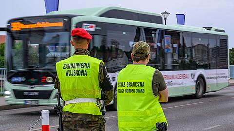 Der Verkehr in der Grenzregion läuft nach Angaben des Innenministeriums in Warschau reibungslos.