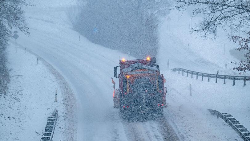 Der Deutsche Wetterdienst erwartet f&uuml;r den Sonntag Neuschnee in Bayern. (Archivbild)