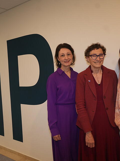 Die Chefin der M&uuml;nchen Klinik, Petra Geistberger, Gesundheitsreferentin Beatrix Zurek und die Leiterin des Kompetenzzentrums Internationale Pflege, Jacqueline Schaller.