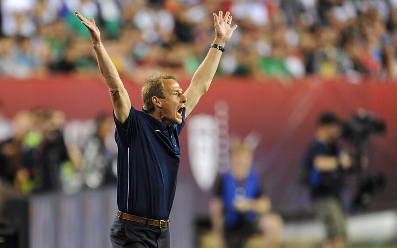 1:1 gegen Mexiko - Beim erstebn Spiel der US-Fußballnationalmannschaft mit Jürgen Klinsmann hüpfte der Coach am Spielfeldrand wie ein Flummi. Die Bilder.