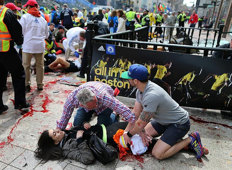Drei Tote und mehr als 140 Verletzte - Bilder vom Bombenterror in Boston
