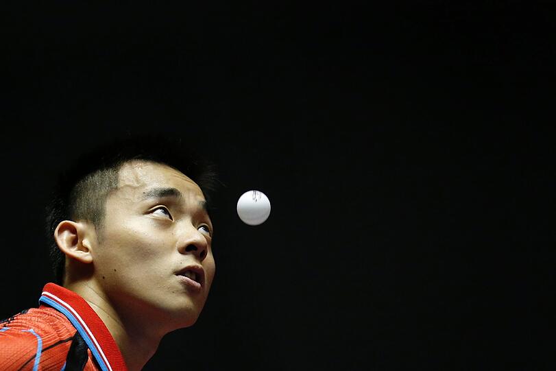 Chen Chien-An aus Taiwan in Action gegen den Schweden Kristian Karlsson während der Weltmeisterschaft der Männer im Tischtennis in Tokyo.