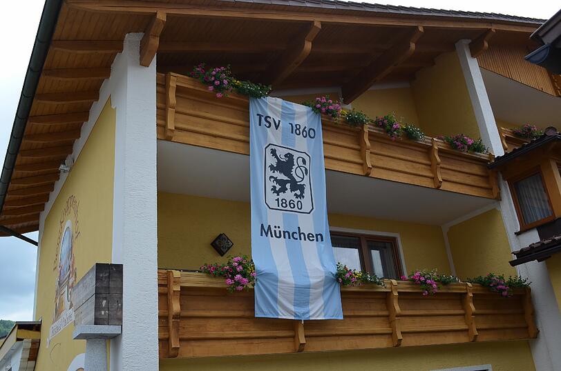Trainer Torsten Fröhling und Co. in der Saisonvorbereitung bei der Arbeit - der TSV 1860 hat sein erstes Trainingslager in Bodenmais aufgeschlagen.