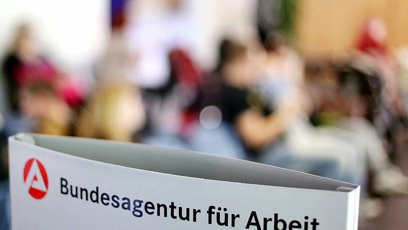 Hartz-IV-Empfänger werden vom Jobcenter regelmäßig aufgefordert, vorzeitig in Rente zu gehen, obwohl sie dabei Renteneinbußen hinnehmen müssen. Foto: Jan Woitas Hartz-IV-Empfänger werden vom Jobcenter regelmäßig aufgefordert, vorzeitig in Rente zu gehen, obwohl sie dabei Renteneinbußen hinnehmen müssen. Foto: Jan Woitas