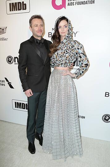 Lydia Hearst ist die Urenkelin des einflussreichen US-amerikanischen Medienmoguls William Randolph Hearst. Am Sonntag zeigte sie sich mit Kapuze auf dem Roten Teppich - gemeinsam mit ihrem Ehemann Chris Hardwick.