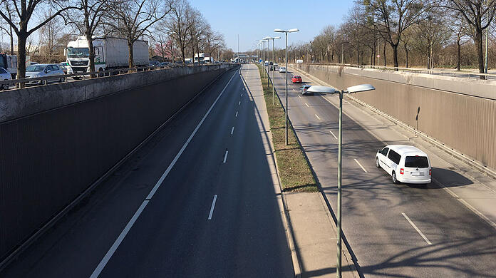 Eine 38-J&auml;hrige Mutter verursachte mit knapp 180 km/h einen Unfall im Trappentreutunnel.