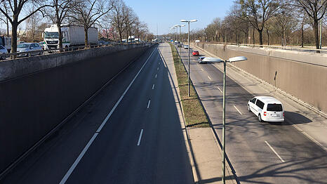 Der Trappentreutunnel ist wegen eines Verkehrsunfalls gesperrt.