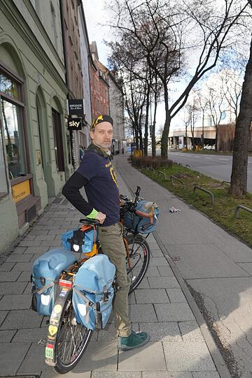 Diesen Winter legte Thomas Michels (42) sogar seine Montainbike-Montur an, um bei einem Sturz geschützt zu sein.