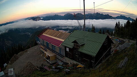 Ein Bild der Baustelle in den Bergen in Österreich. Ein Bild der Baustelle in den Bergen in Österreich.