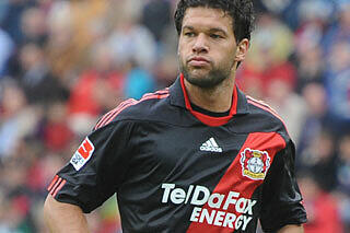 Werbeträger Michael Ballack mit Teldafax-Trikot.